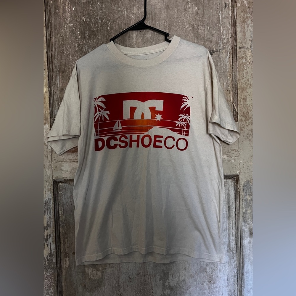 DC SHOE CO graphic T-shirt, men size large